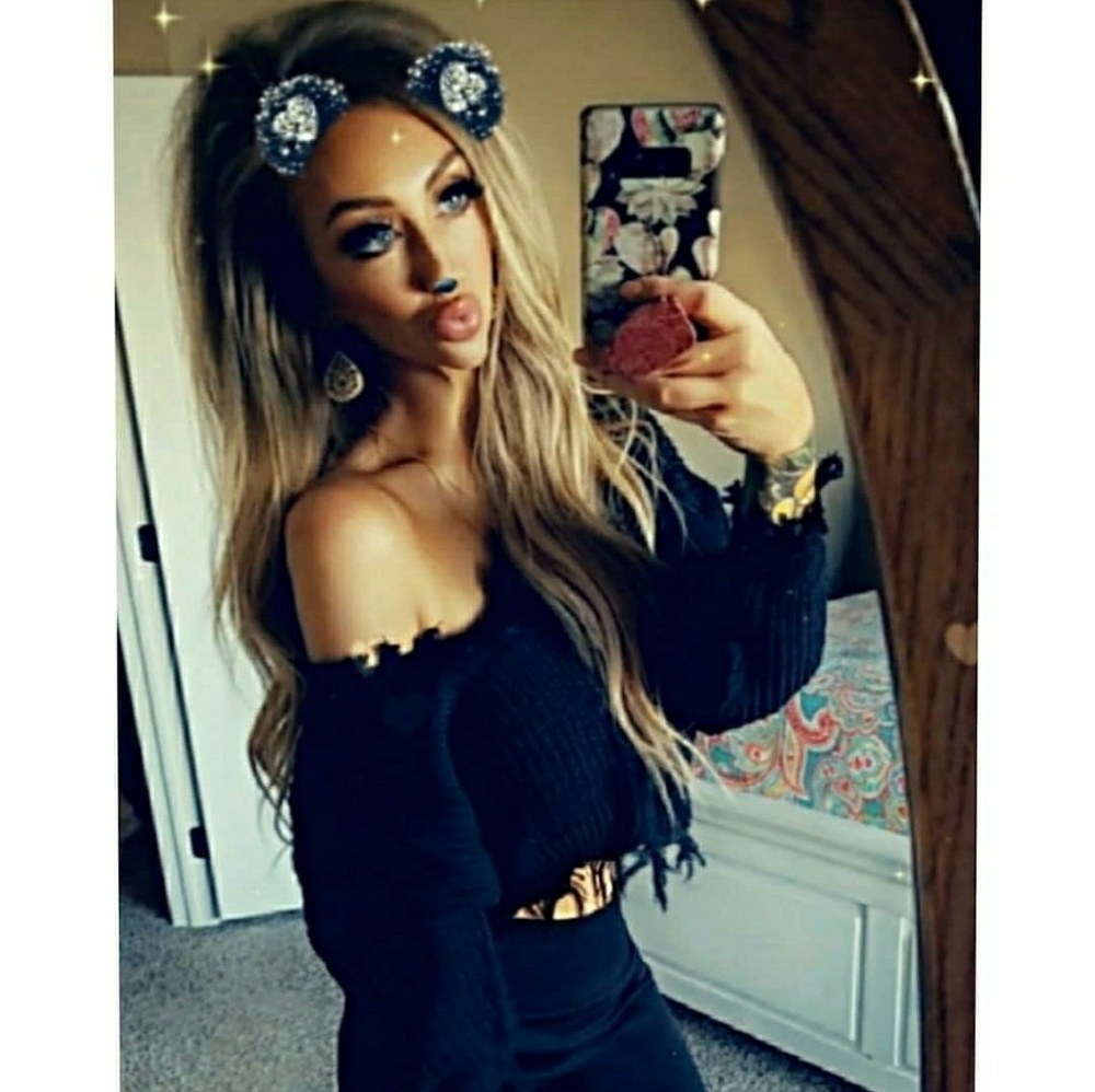 Meet your Posher, Courtney